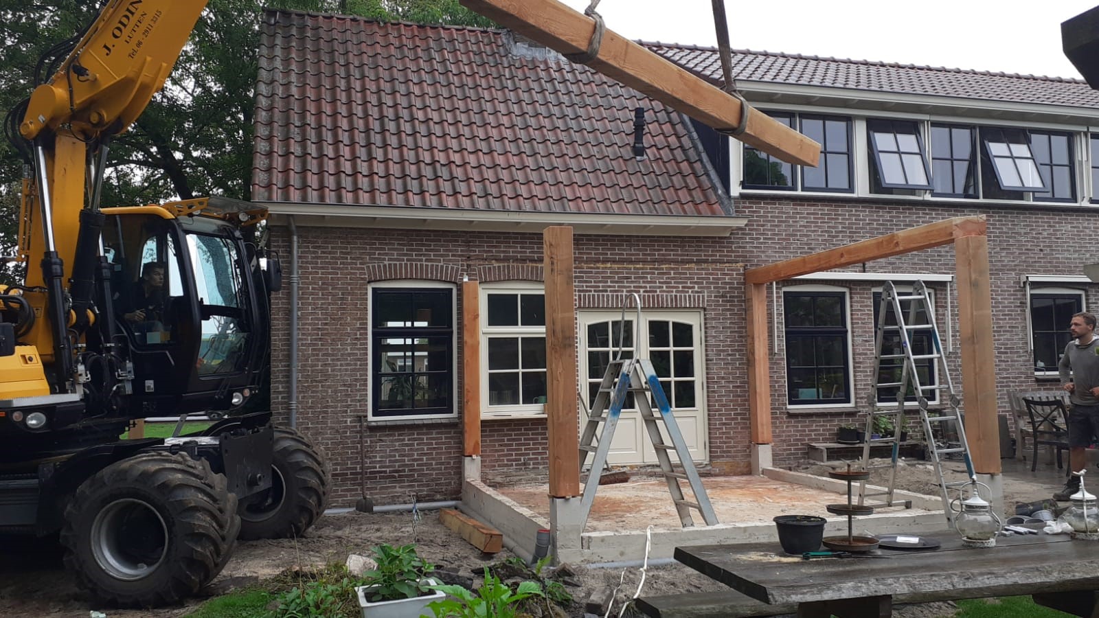 Aanbouw serre in Lutten